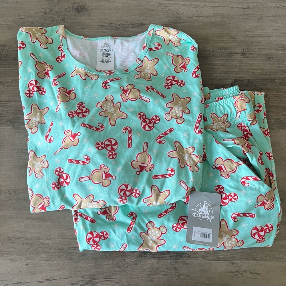 Disney Gingerbread Mickey Set for Cozy Nights